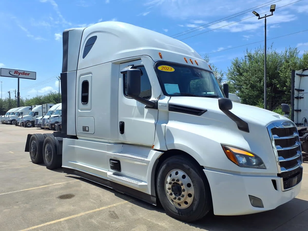2023 Freightliner Cascadia in Houston, TX — photo 3
