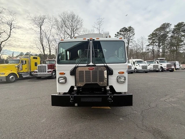 2025 Peterbilt 520 - image 2