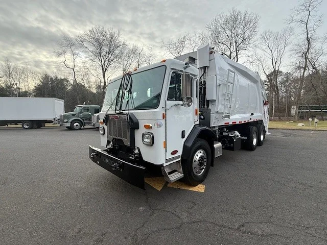 2025 Peterbilt 520 in CLARKSBURG, WV