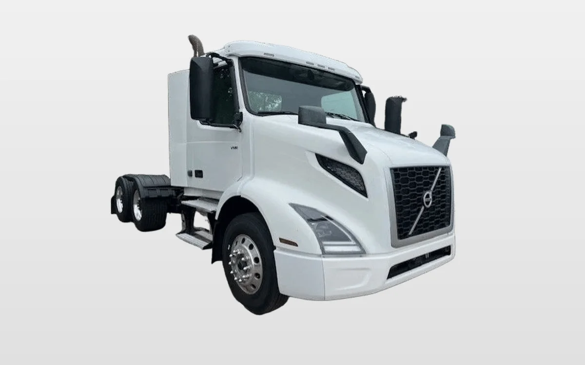 2020 Volvo - image 1