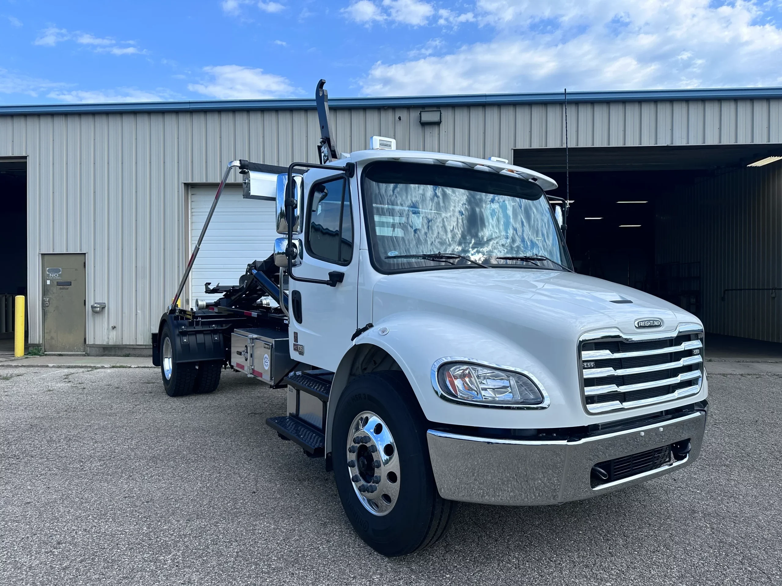 2025 Freightliner M2 106