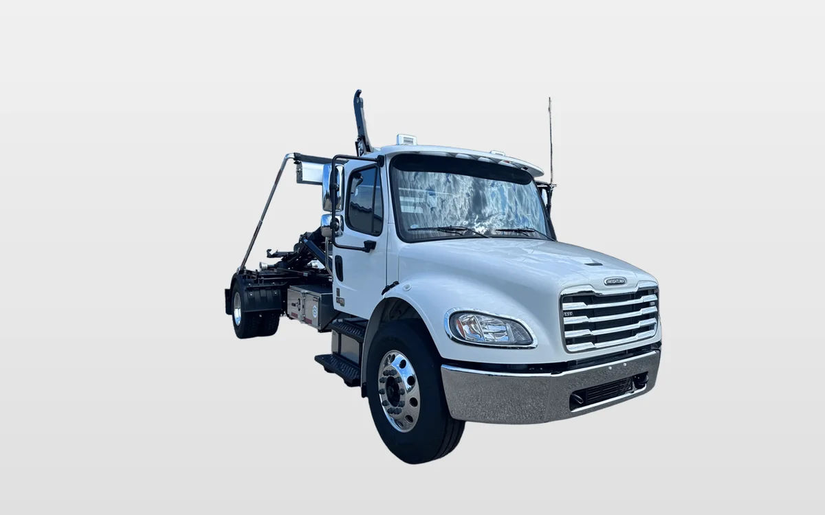 2025 Freightliner M2 106 - image 1