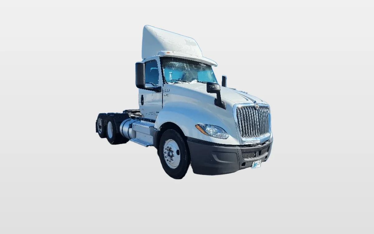 2019 International LT - image 1