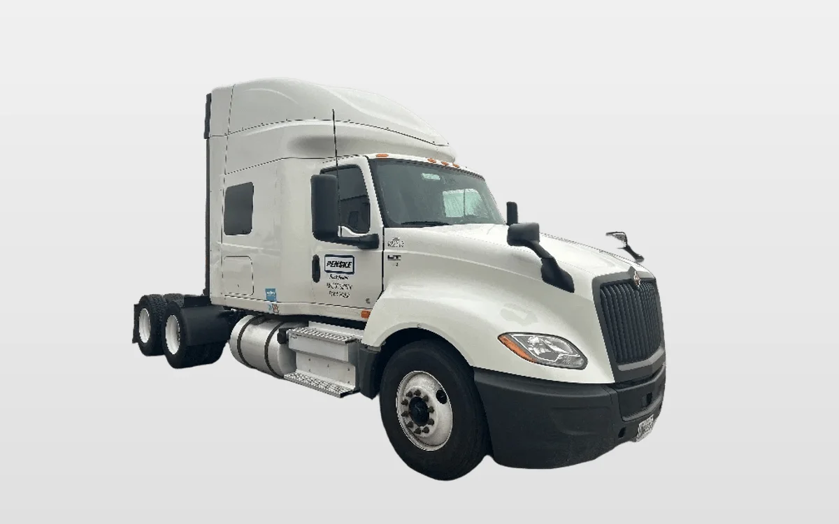 2022 International LT - image 1