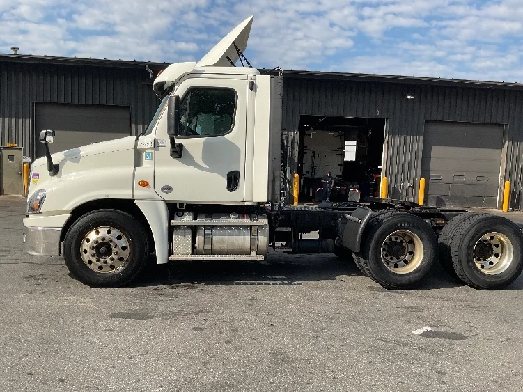 2019 Freightliner Cascadia in Albany, NY — photo 4