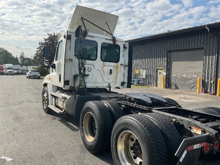 2019 Freightliner Cascadia in Albany, NY — photo 5