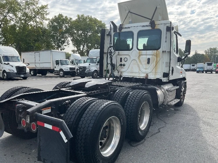 2019 Freightliner Cascadia in Albany, NY — photo 7