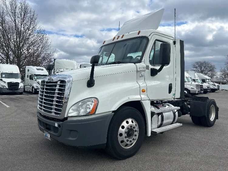 2019 Freightliner Cascadia in Dayton, OH — photo 3