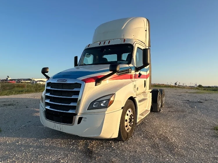 2019 Freightliner Cascadia in Sturtevant, WI — photo 3