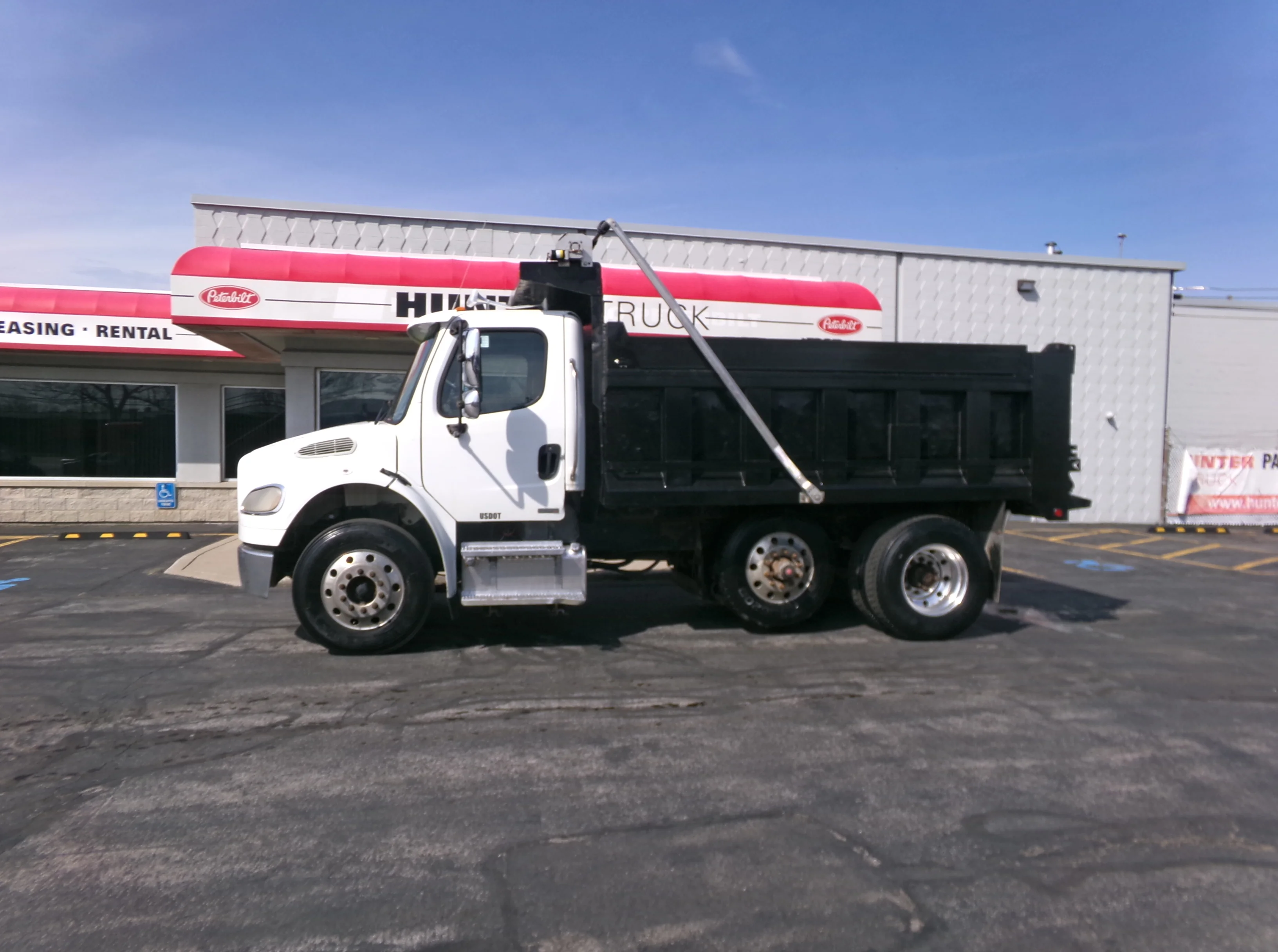 2008 Freightliner M2 106 - image 4