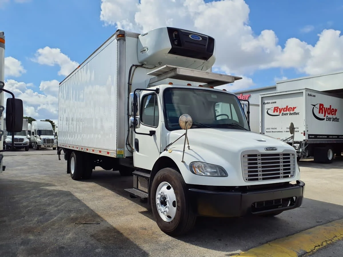 2019 Freightliner M2 106 in Miami, FL — photo 3