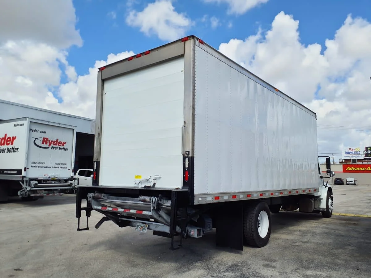 2019 Freightliner M2 106 in Miami, FL — photo 4