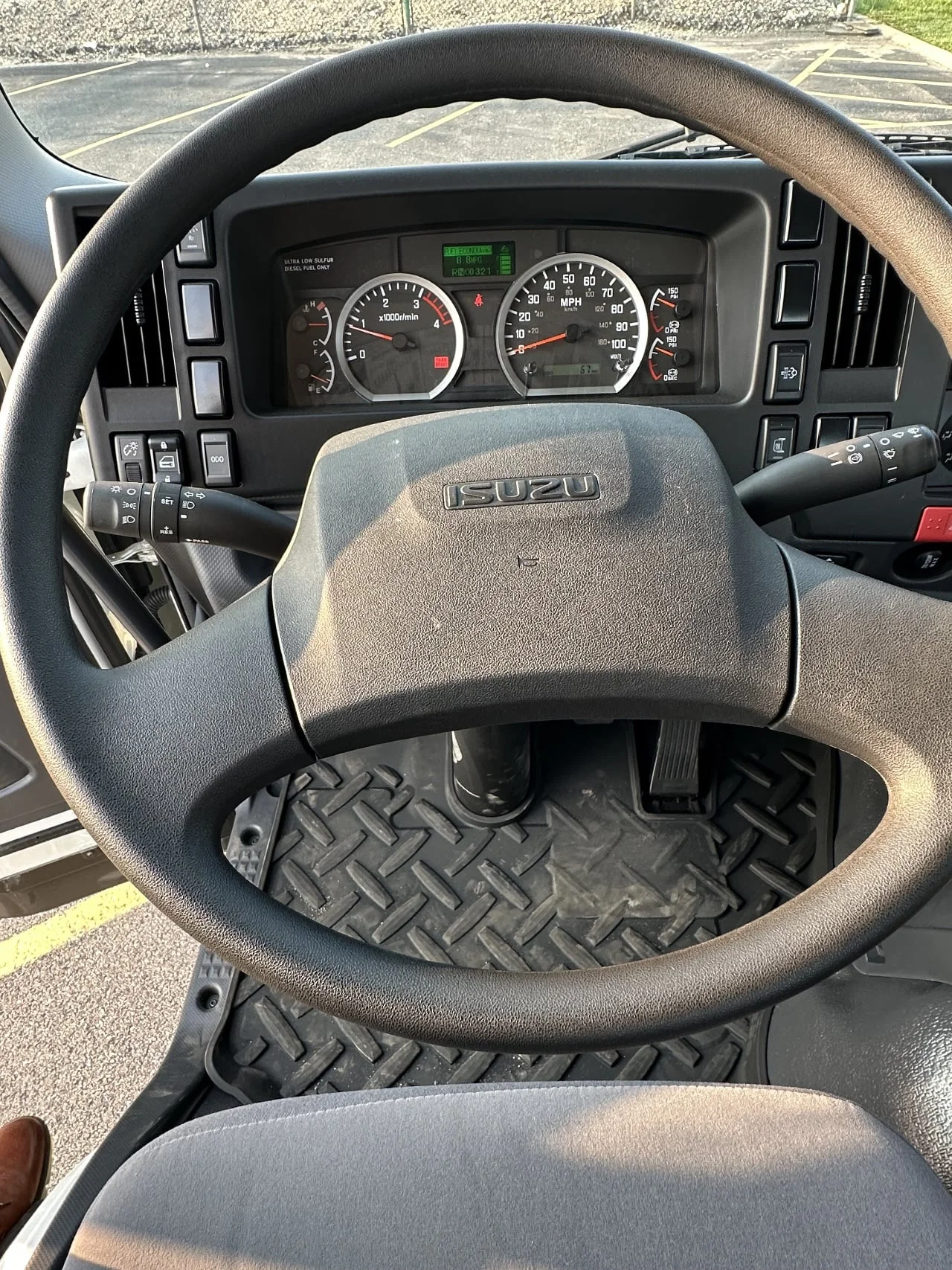 2025 Isuzu FVR in York Street Elmhurst, IL — photo 7