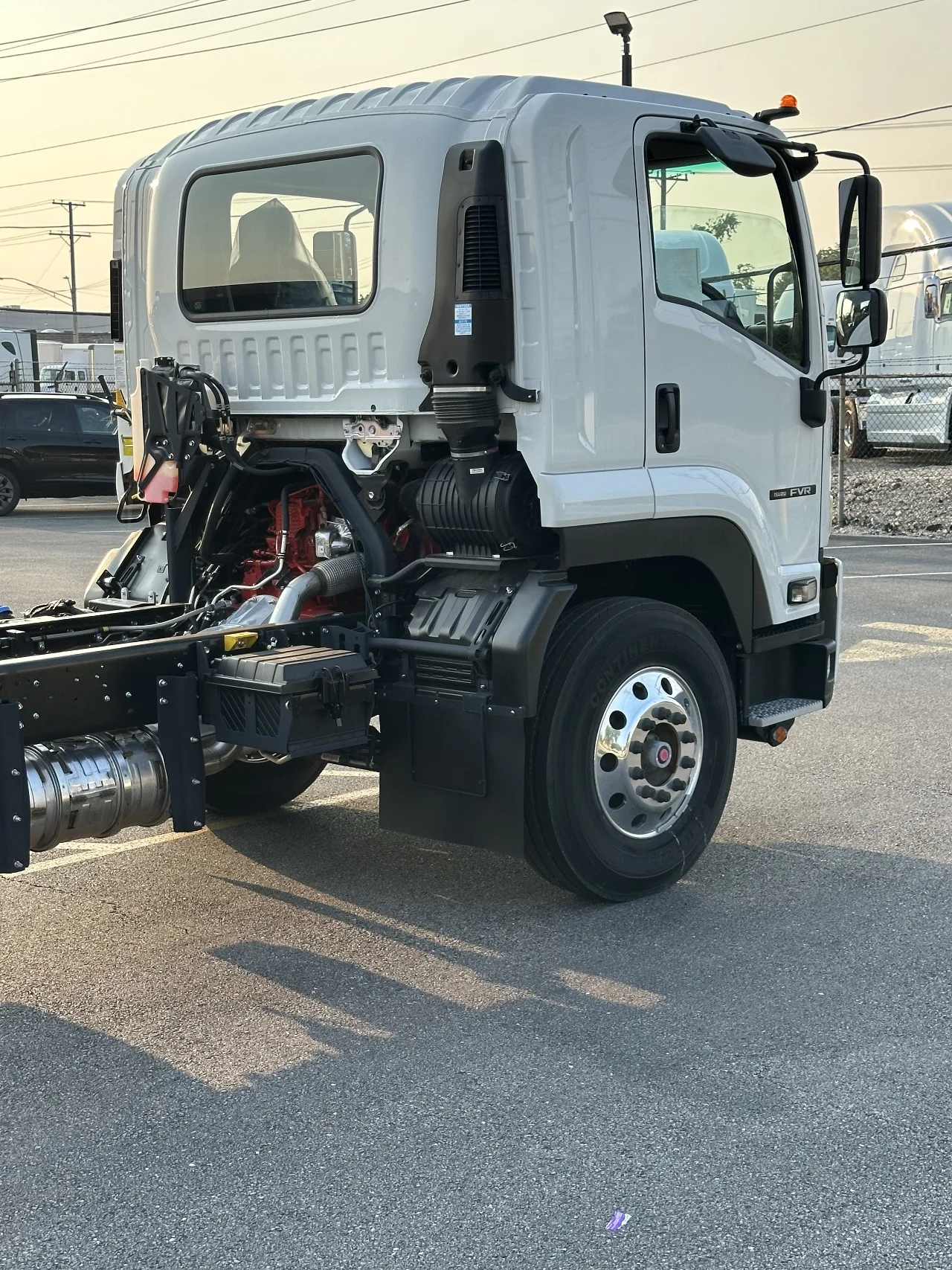 2025 Isuzu FVR in York Street Elmhurst, IL — photo 4