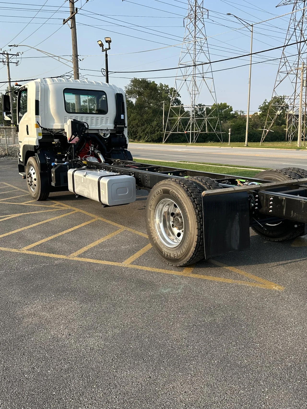 2025 Isuzu FVR in York Street Elmhurst, IL — photo 6