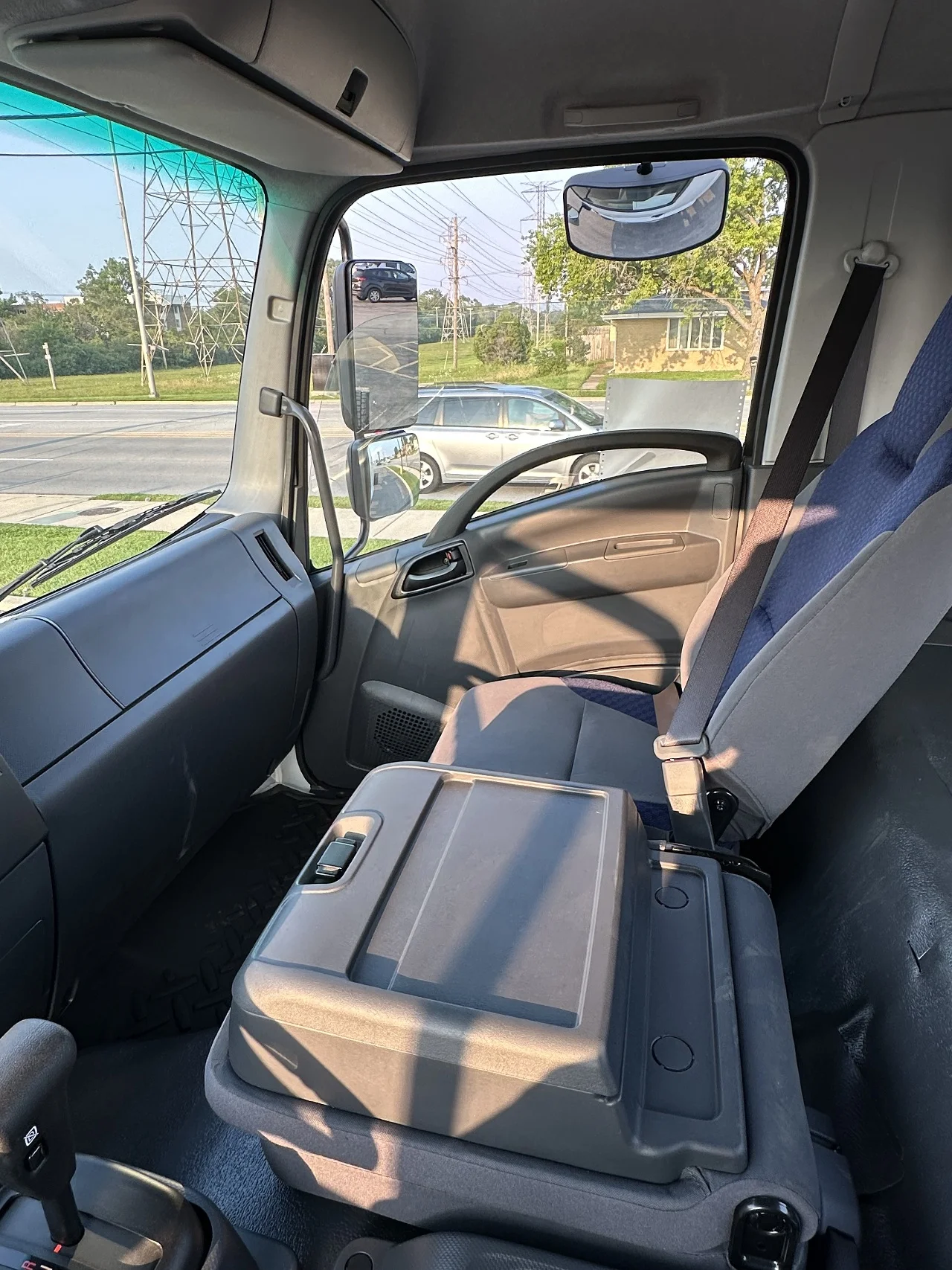 2025 Isuzu FVR in York Street Elmhurst, IL — photo 11