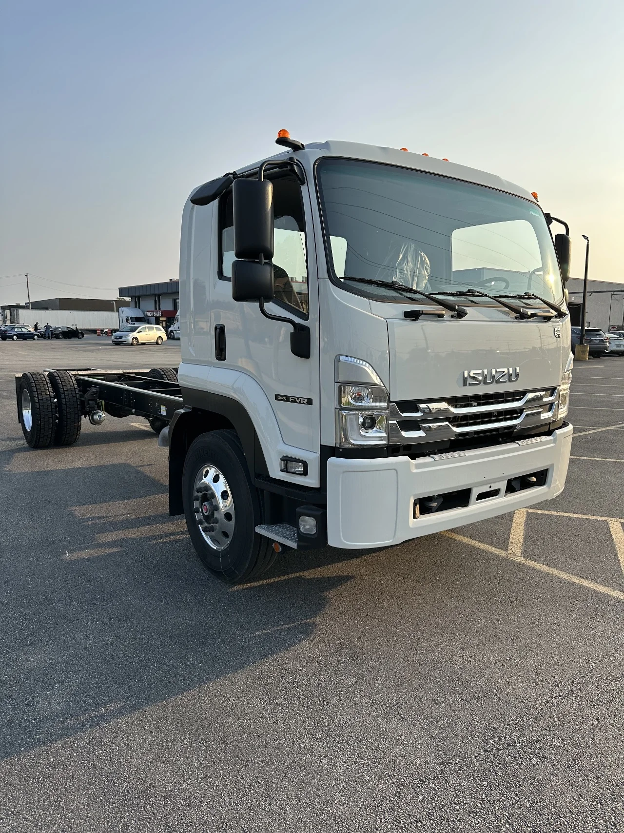 2025 Isuzu FVR in York Street Elmhurst, IL — photo 3