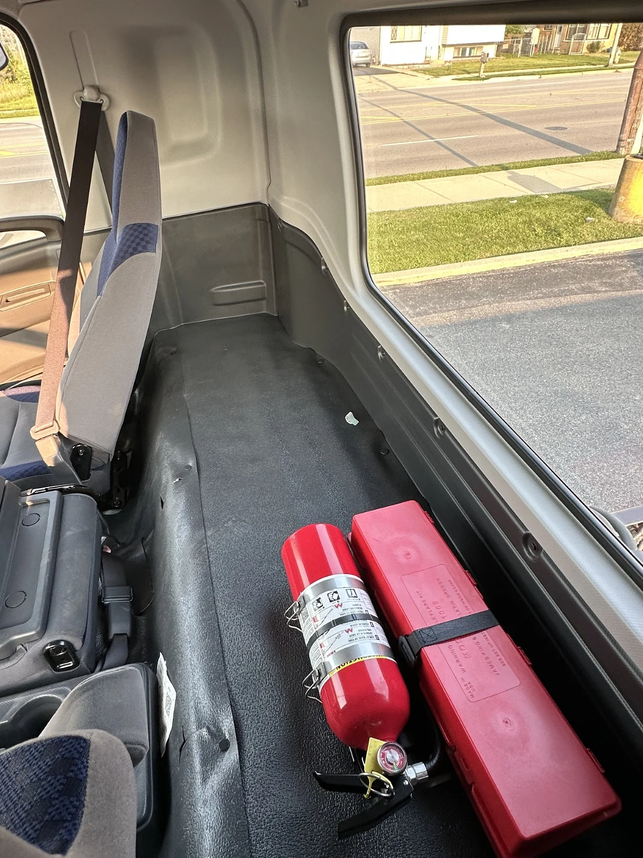 2025 Isuzu FVR in York Street Elmhurst, IL — photo 10