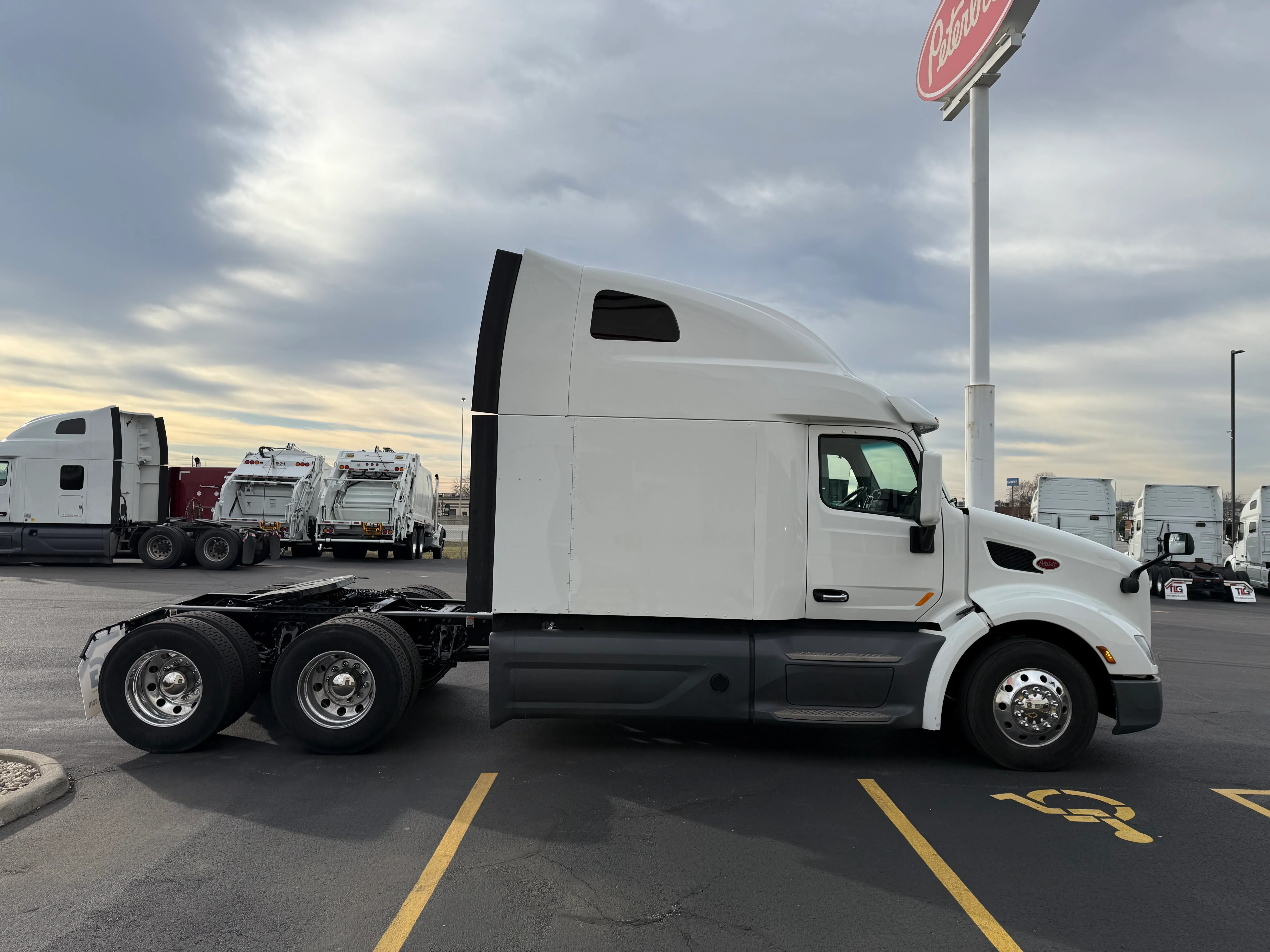2021 Peterbilt 579 - image 6