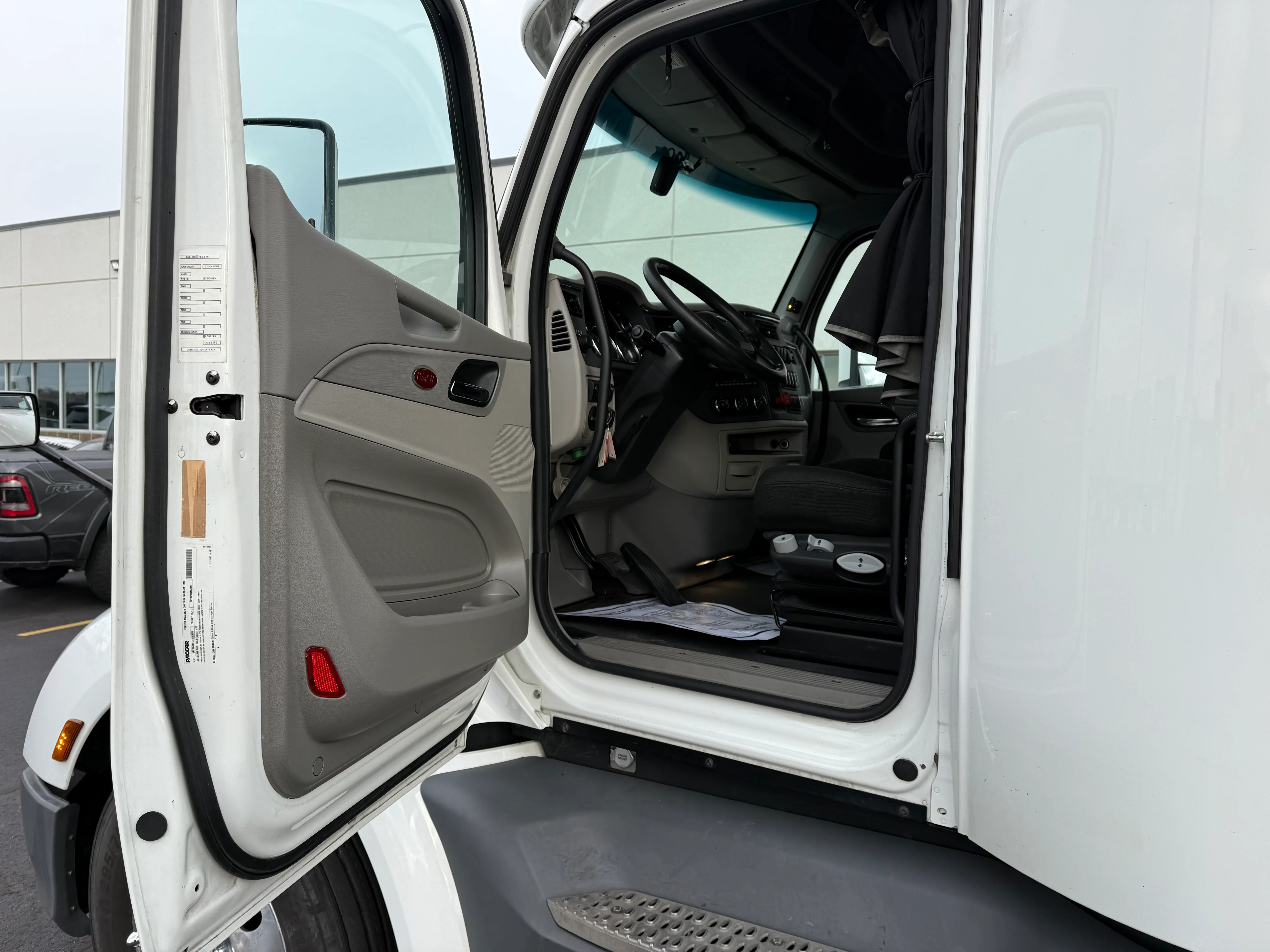 2021 Peterbilt 579 - image 14