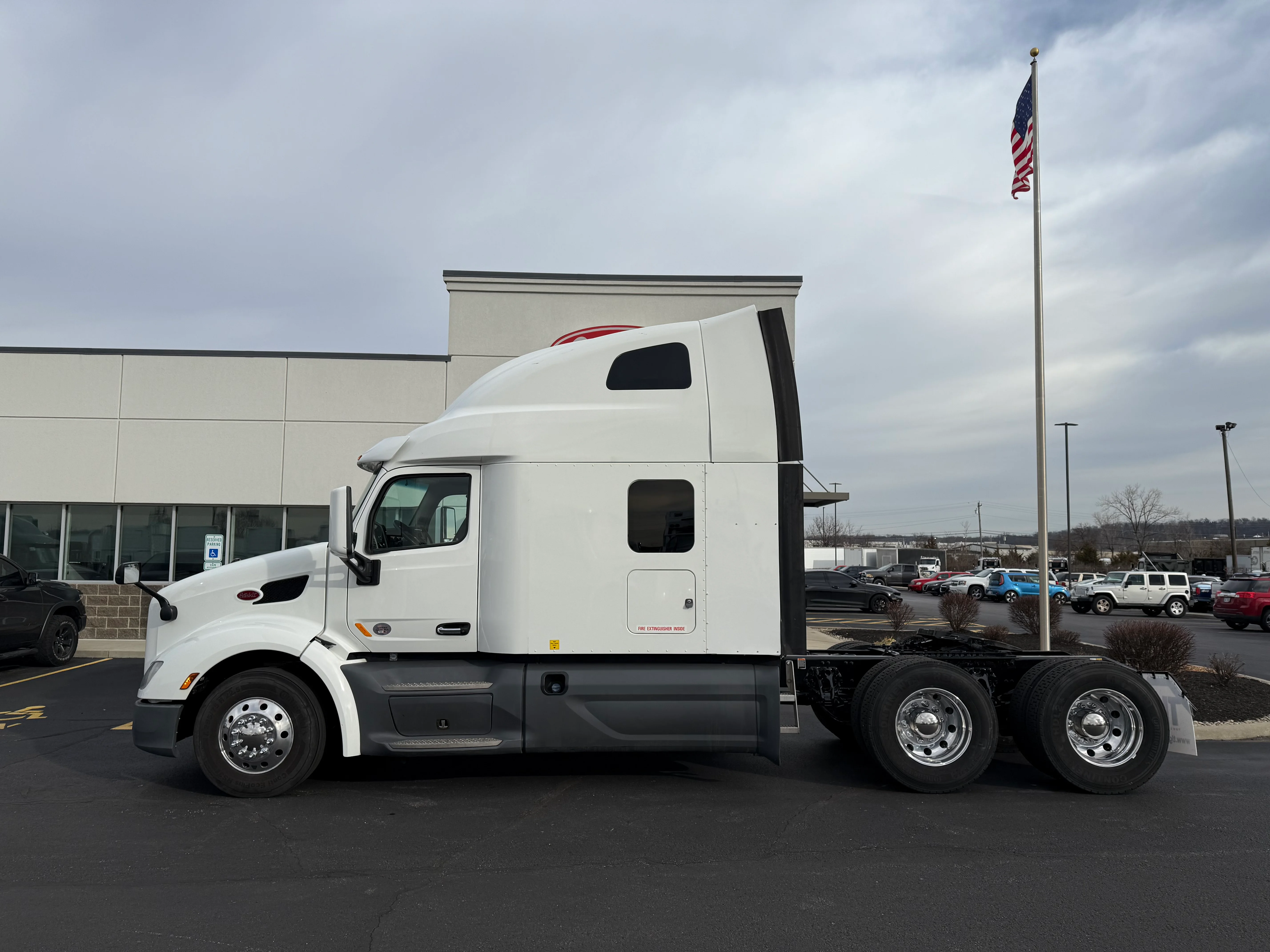 2021 Peterbilt 579 - image 2