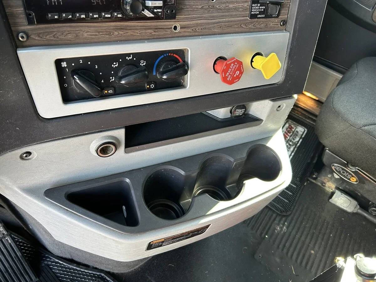 2019 Freightliner 122SD - image 16