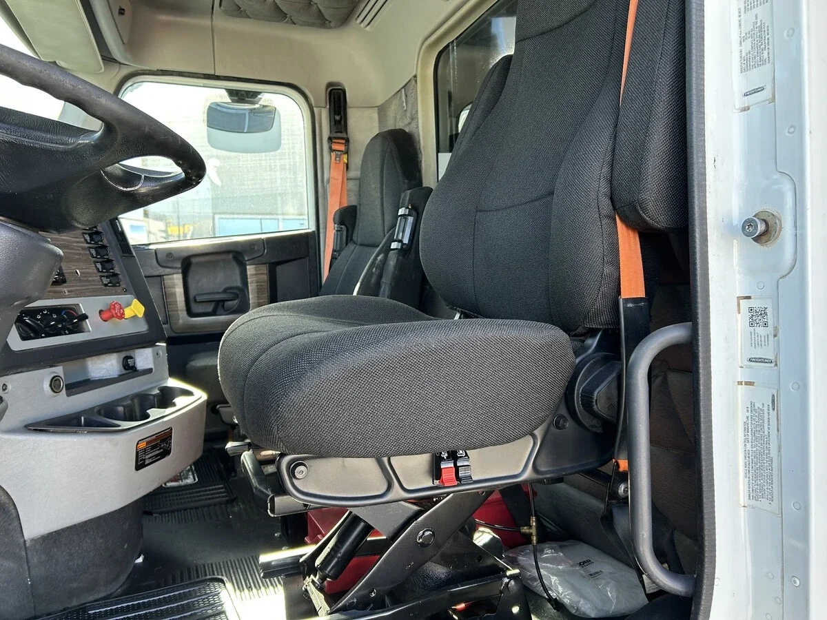 2019 Freightliner 122SD - image 13