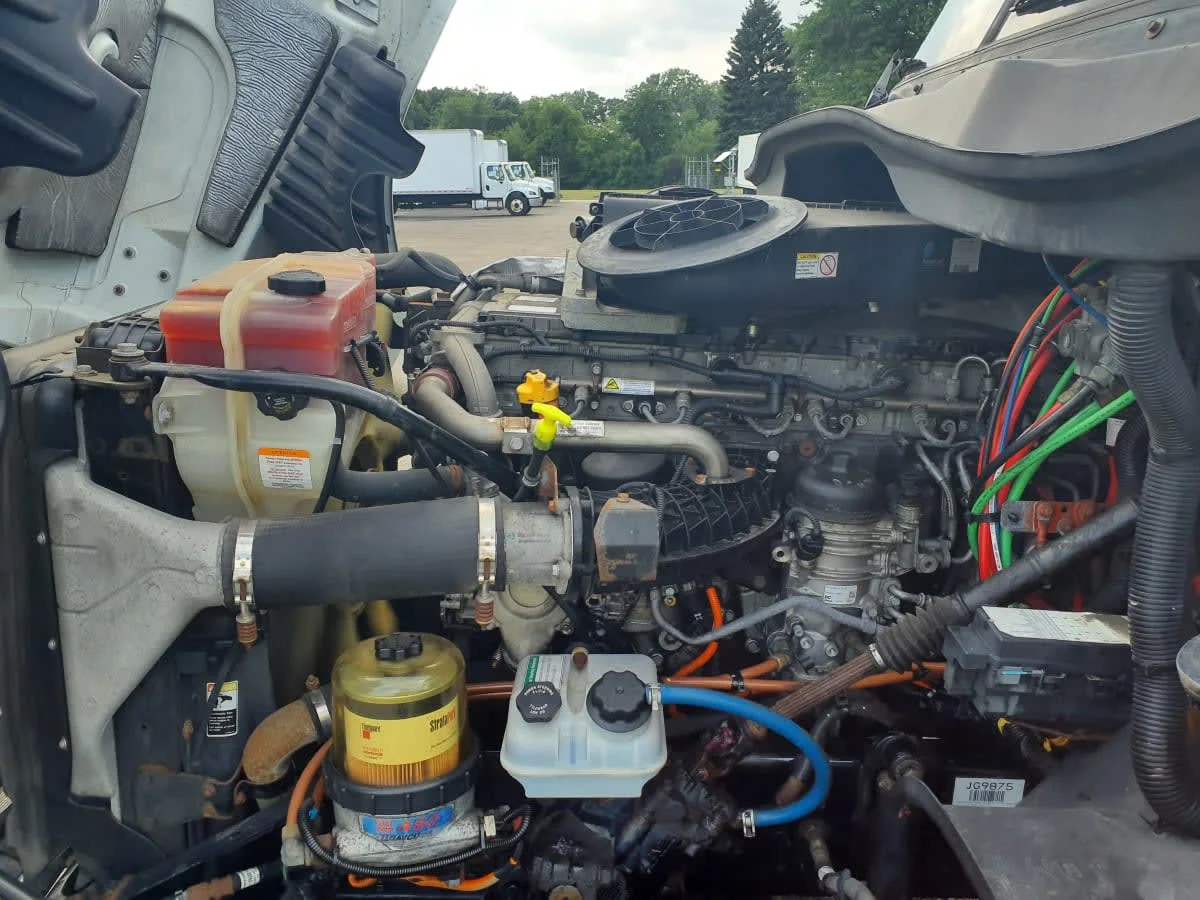 2017 Freightliner Cascadia in Oak Creek, WI — photo 8