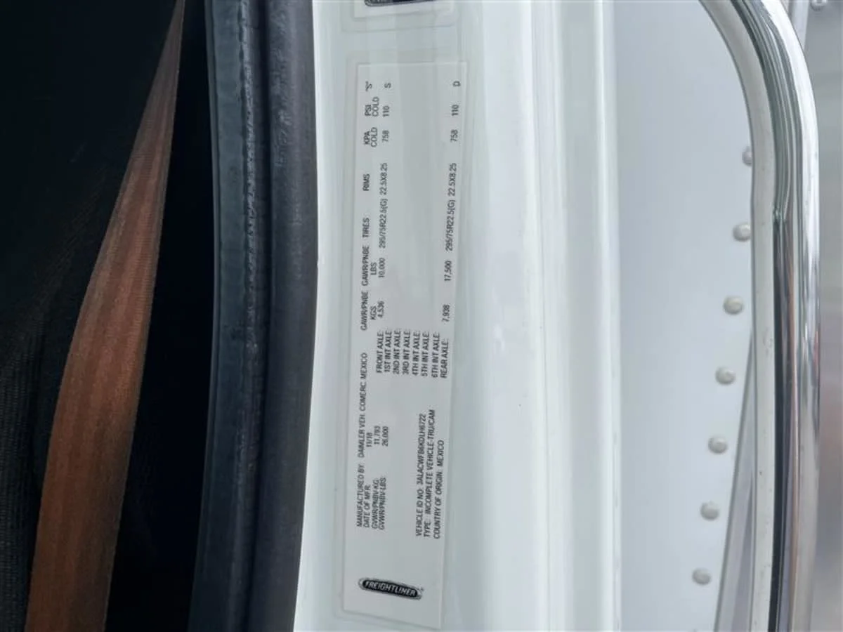 2019 Freightliner M2 106 - image 11