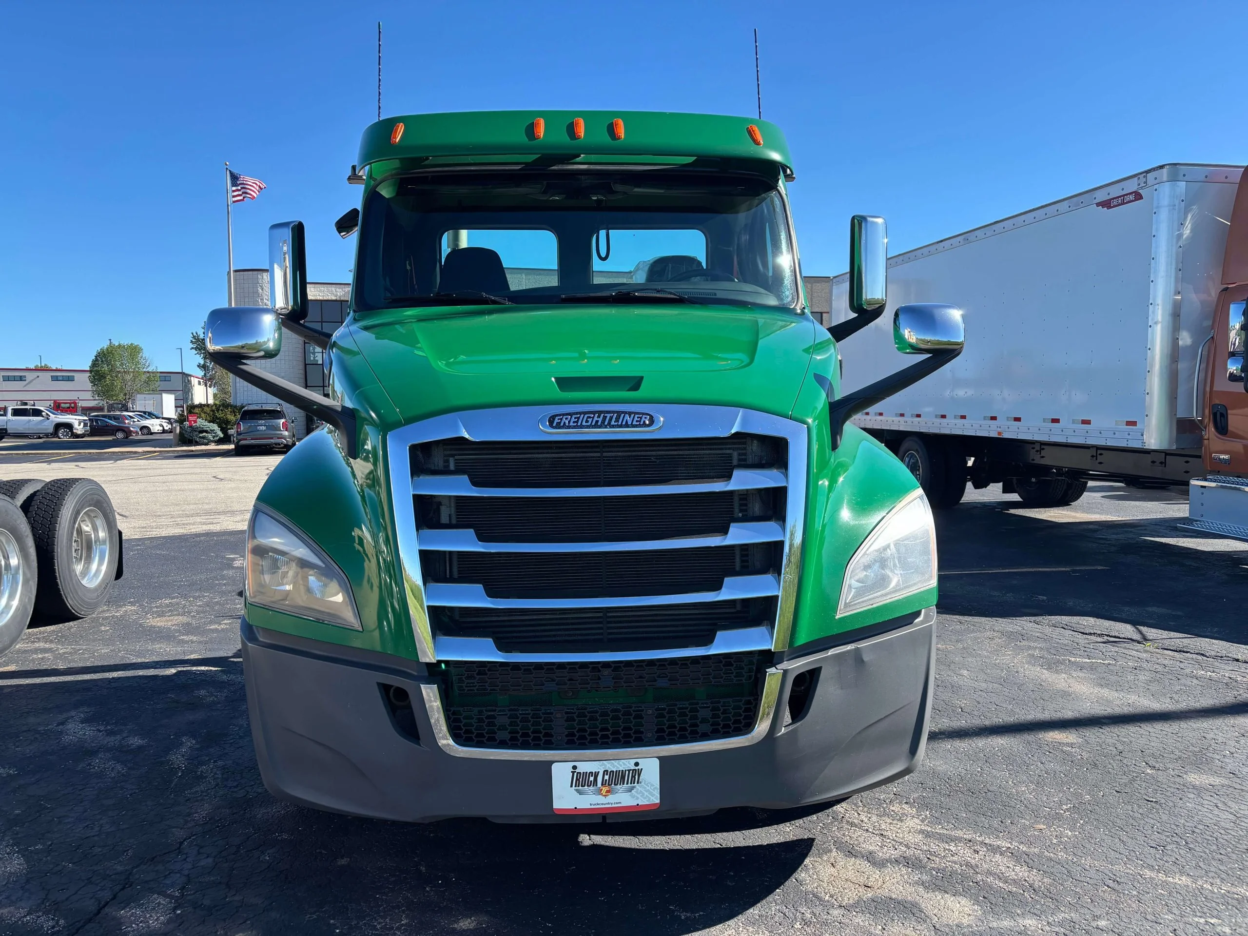 2020 Freightliner Cascadia in Madison, WI — photo 2