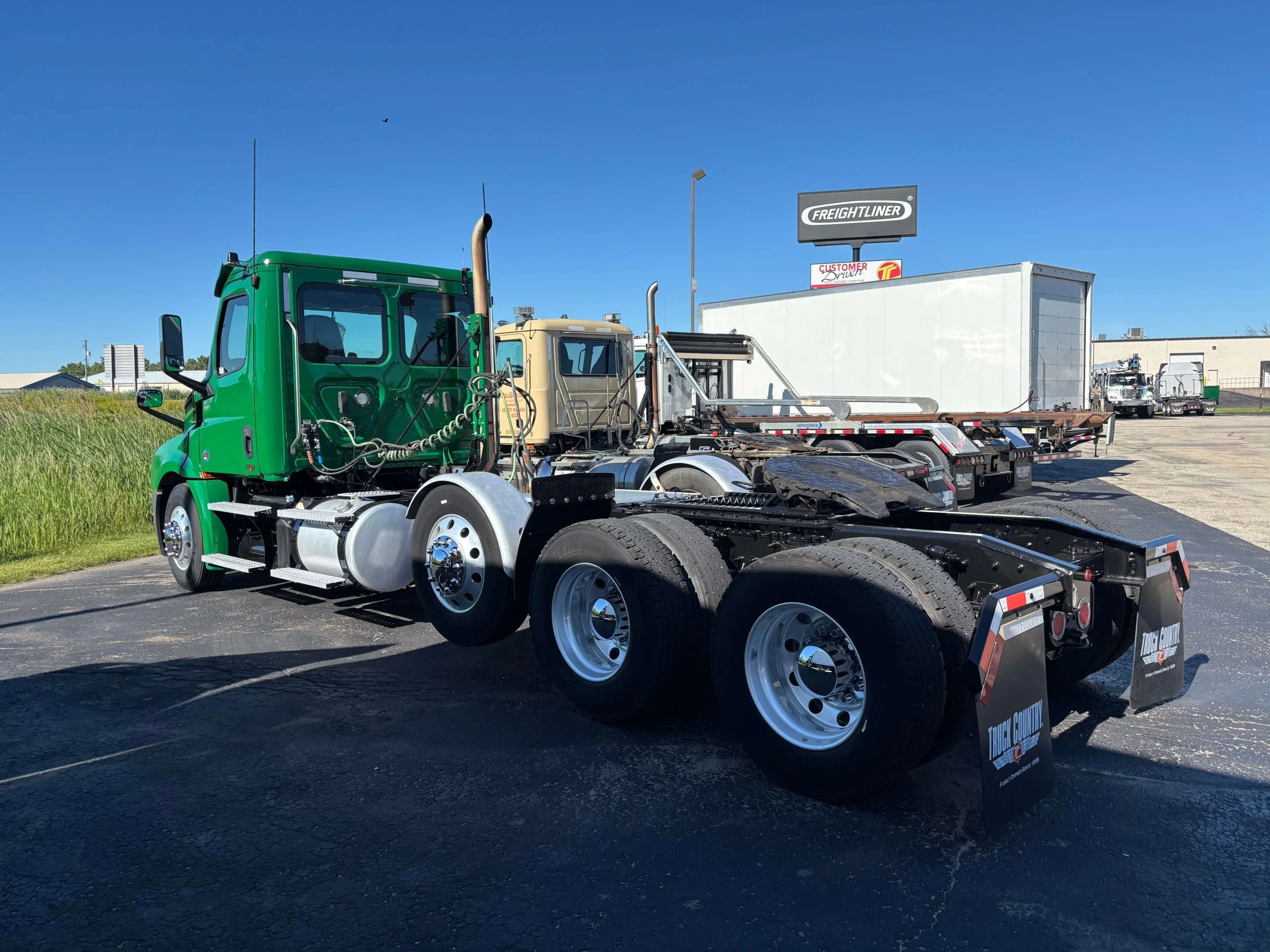2020 Freightliner Cascadia in Madison, WI — photo 5