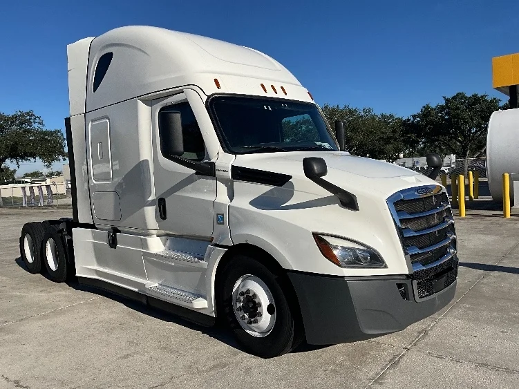 2022 Freightliner Cascadia in Tampa, FL