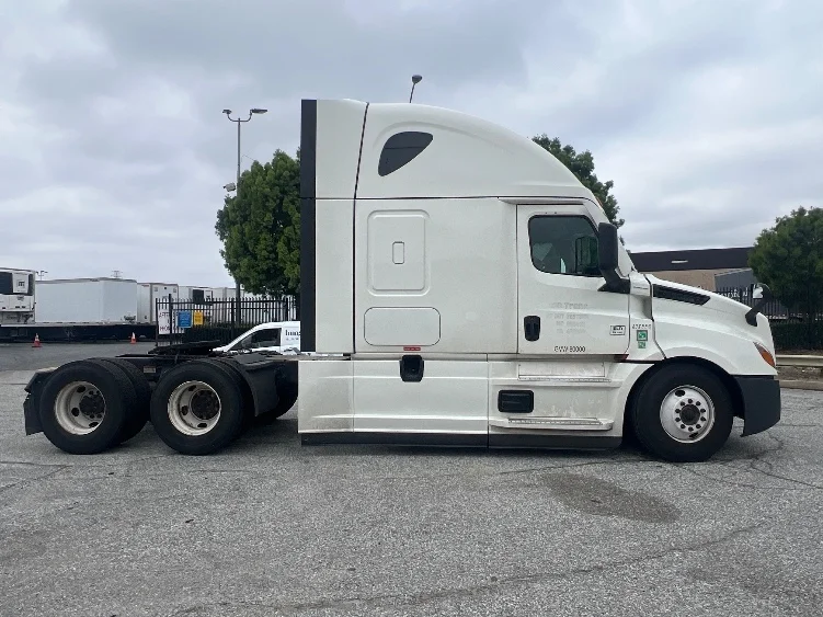 2022 Freightliner Cascadia in La Mirada, CA — photo 8