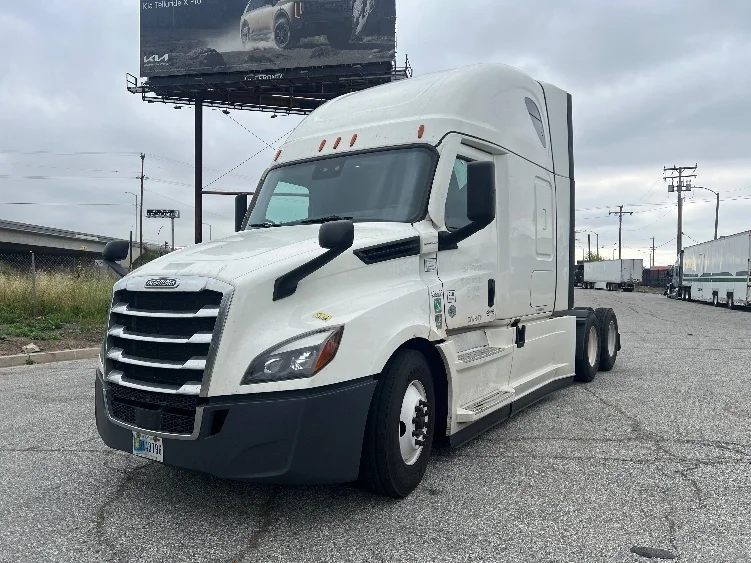 2022 Freightliner Cascadia in La Mirada, CA — photo 3