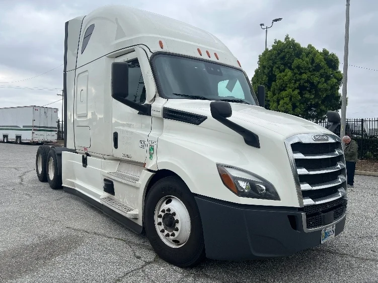 2022 Freightliner Cascadia in Torrance, CA