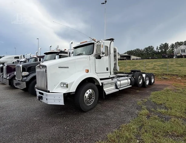2023 Kenworth T800
