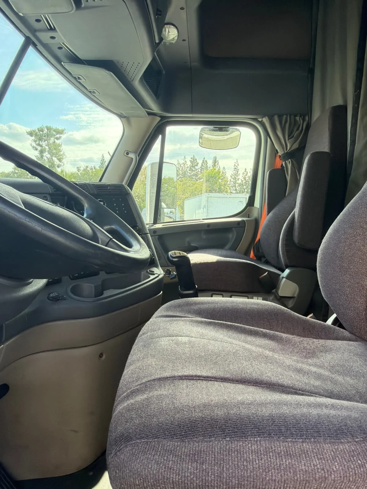 2018 Freightliner Cascadia in Pomona, CA — photo 7