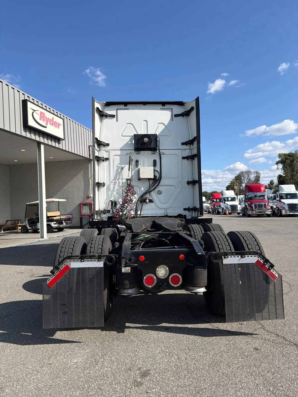 2018 Freightliner Cascadia in Pomona, CA — photo 5