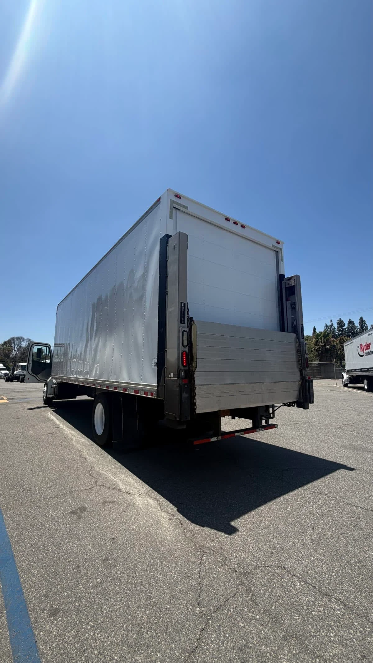 2019 Freightliner M2 106 in Pomona, CA — photo 6