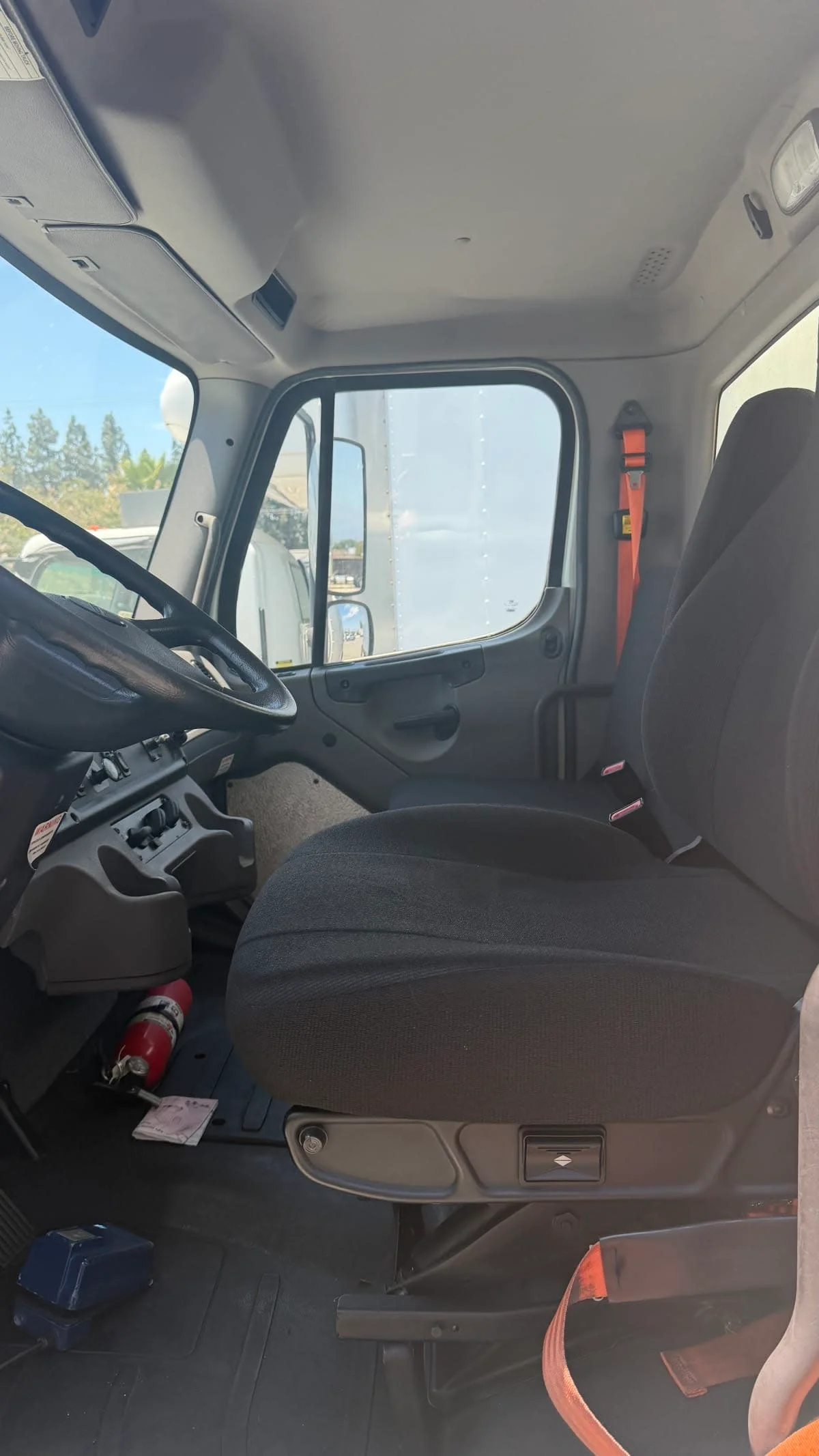 2019 Freightliner M2 106 in Pomona, CA — photo 7
