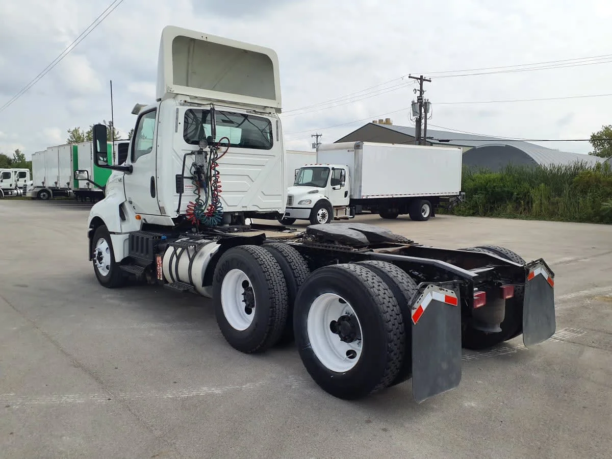 2019 International LT - image 6