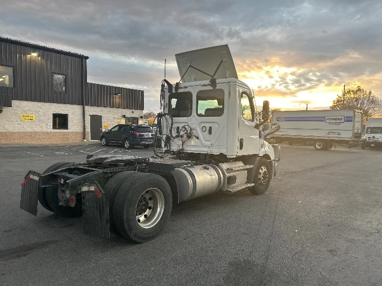 2021 Freightliner Cascadia in Montgomery, NY — photo 7