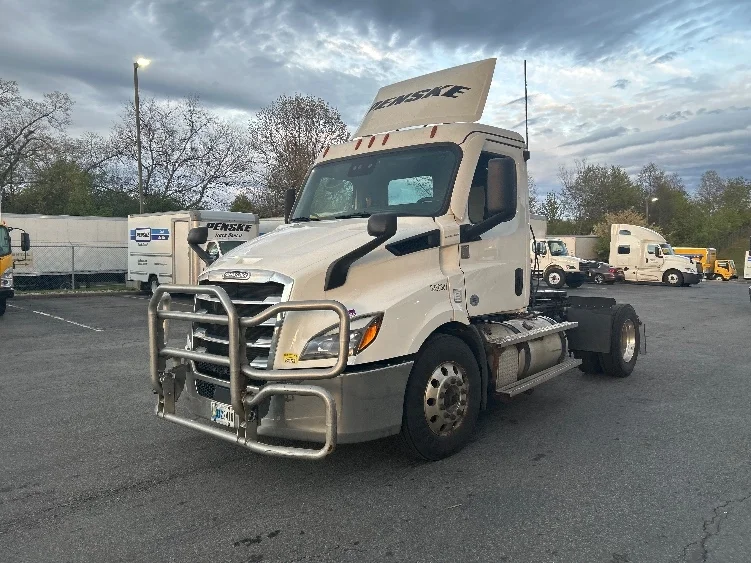 2021 Freightliner Cascadia in Montgomery, NY — photo 3