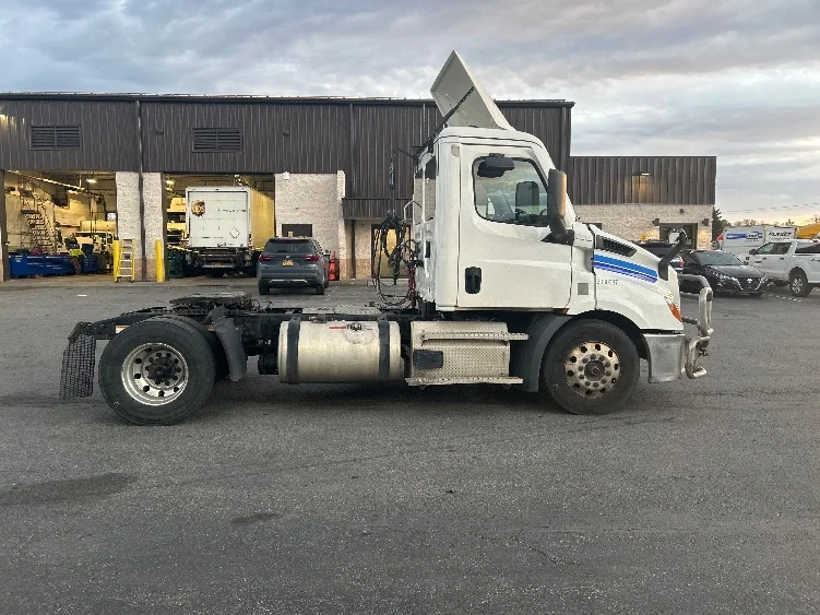 2021 Freightliner Cascadia in Montgomery, NY — photo 8