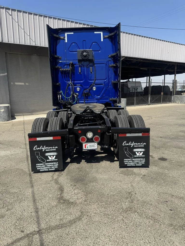 2022 Freightliner in Fresno, CA — photo 4