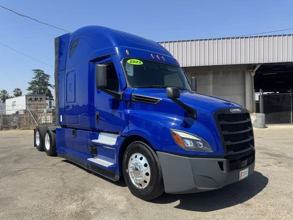 2022 Freightliner in Fresno, CA — photo 2