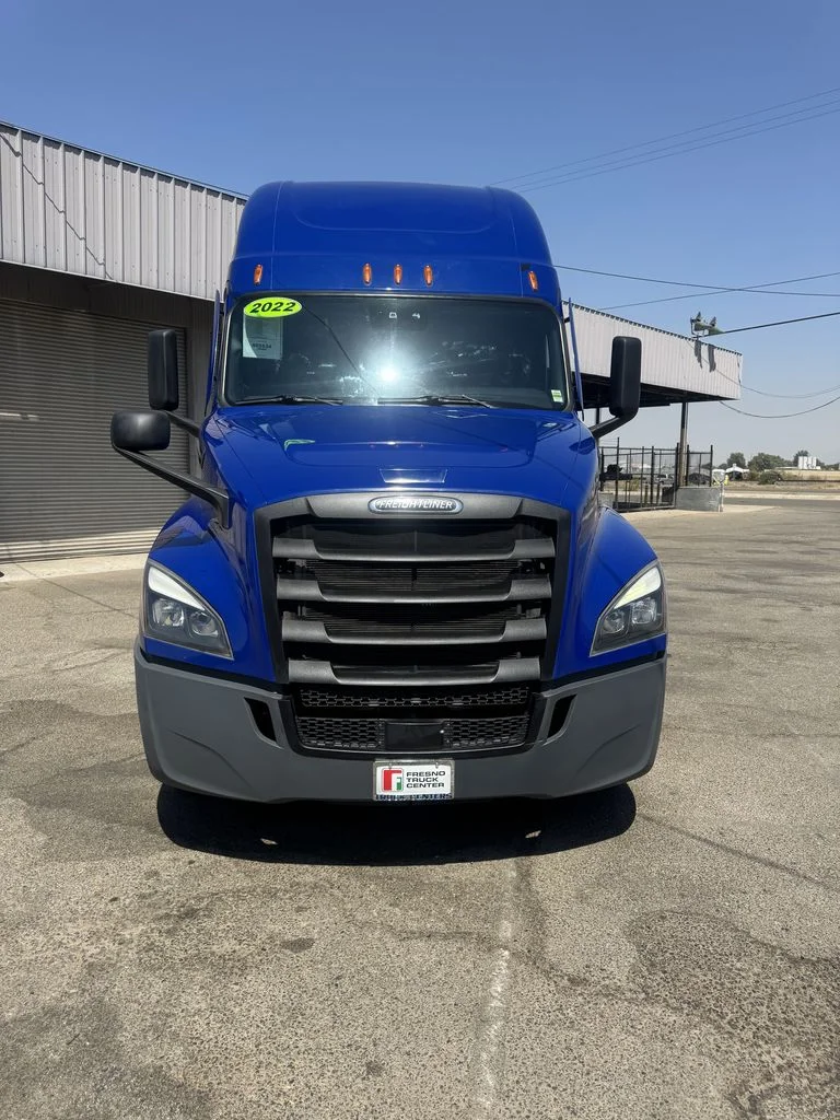 2022 Freightliner in Fresno, CA — photo 3