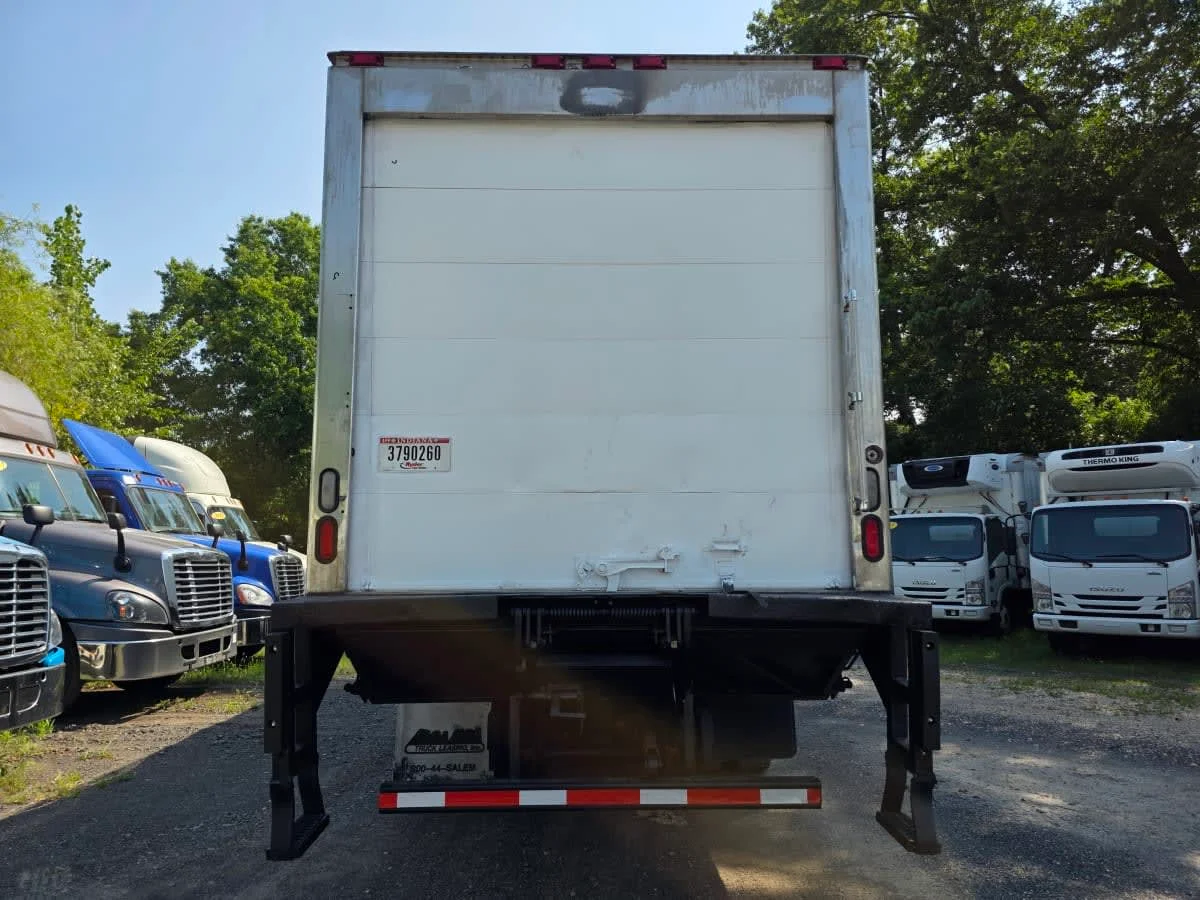 2016 International 4300 - image 5