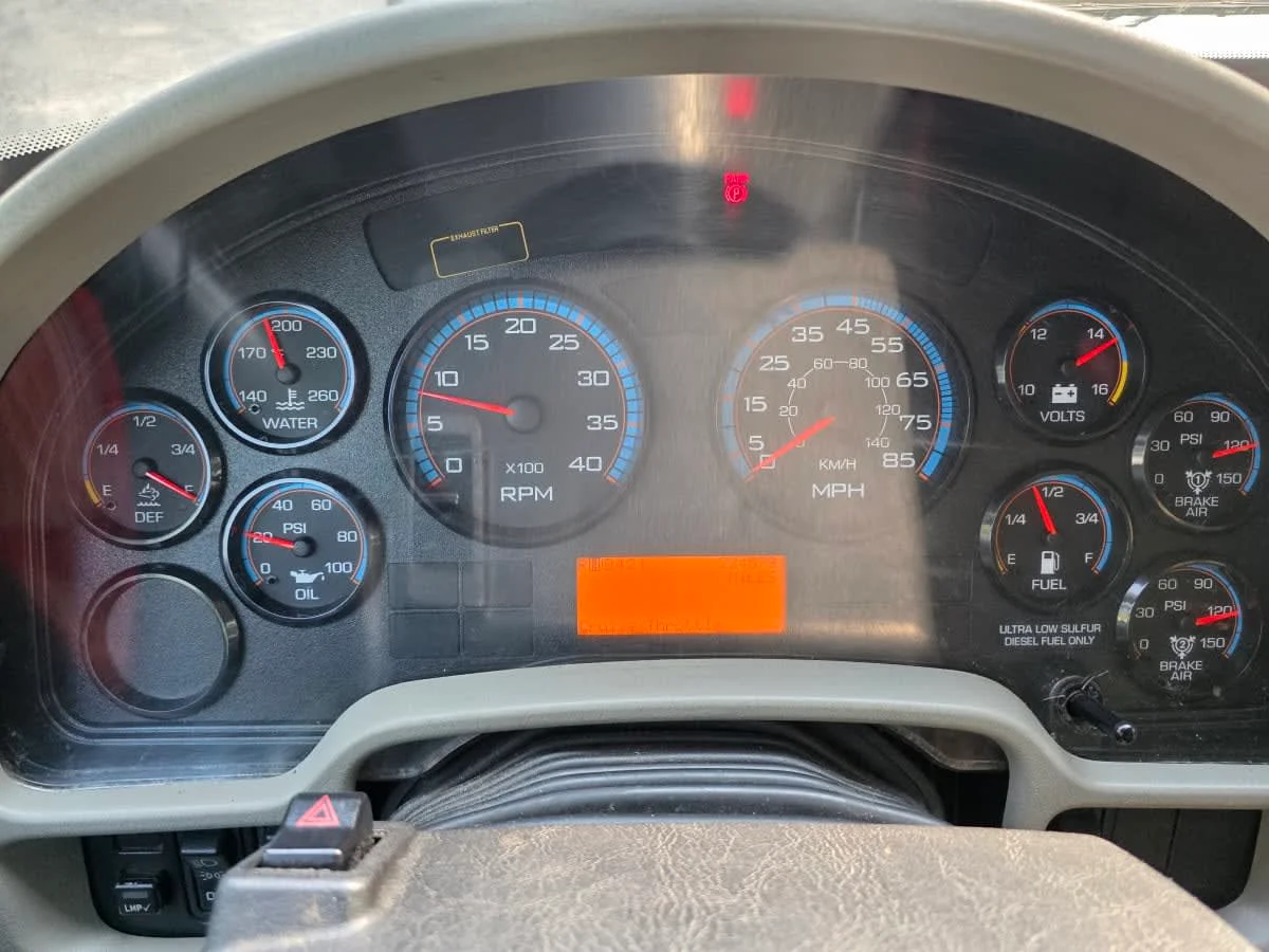2016 International 4300 - image 11