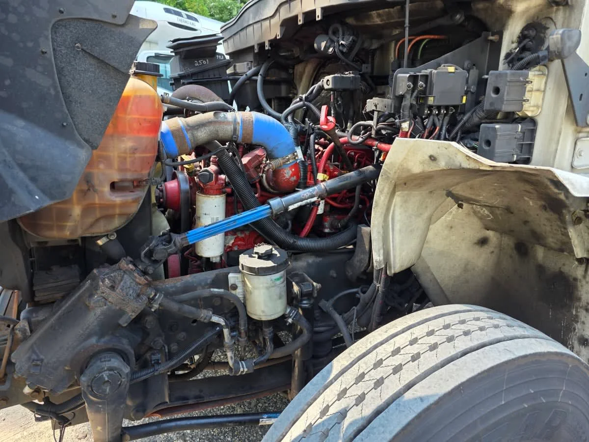 2016 International 4300 - image 10